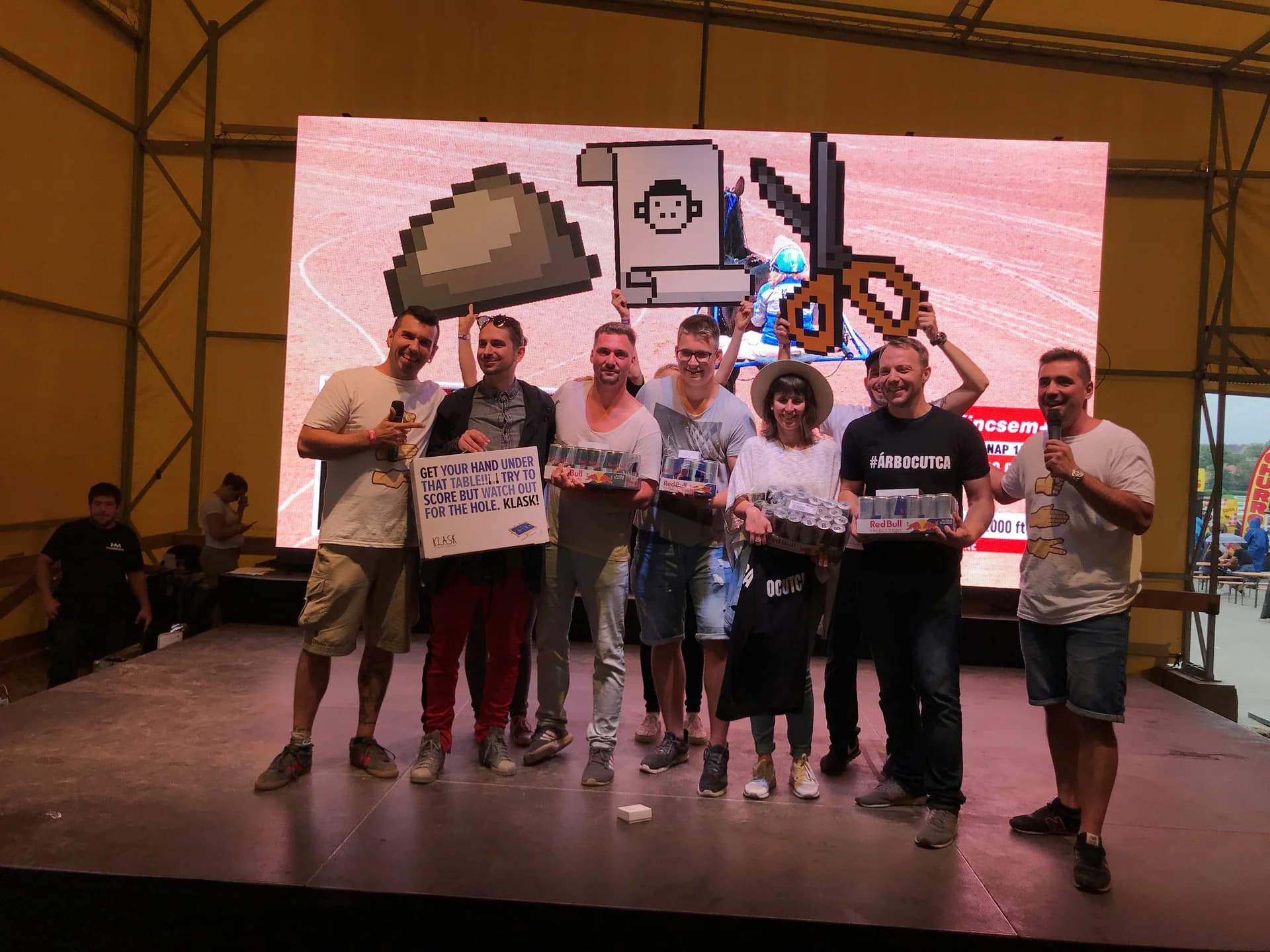Jugadores y miembros de la comunidad de la WRPSA juntos en un torneo